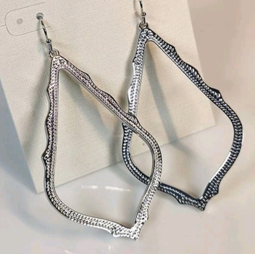 ✨ Kendra Scott Silver Tone Arabesque Shaped Earrings